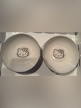 HELLO KITTY 2 Gold Bows Pasta Serving Bowls 9” Rare